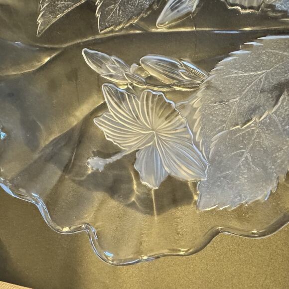 Savoir Vivre Etched Frosted 12” Glass Serving Plate‎ Hibiscus Design - Picture 3 of 7